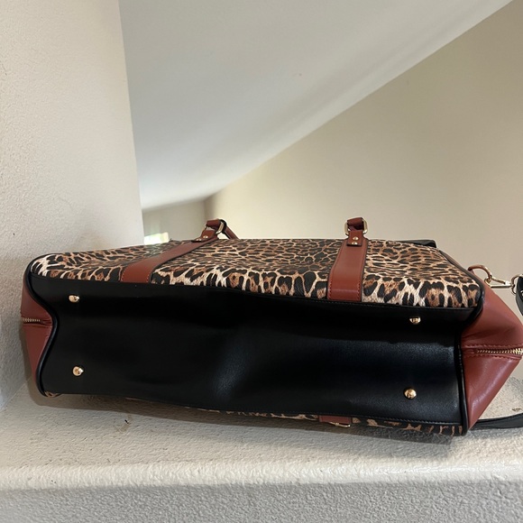 NWNT BADGLEY MISCHKA Leopard Vegan Leather Travel Tote Weekender Bag Luggage - Picture 8 of 14